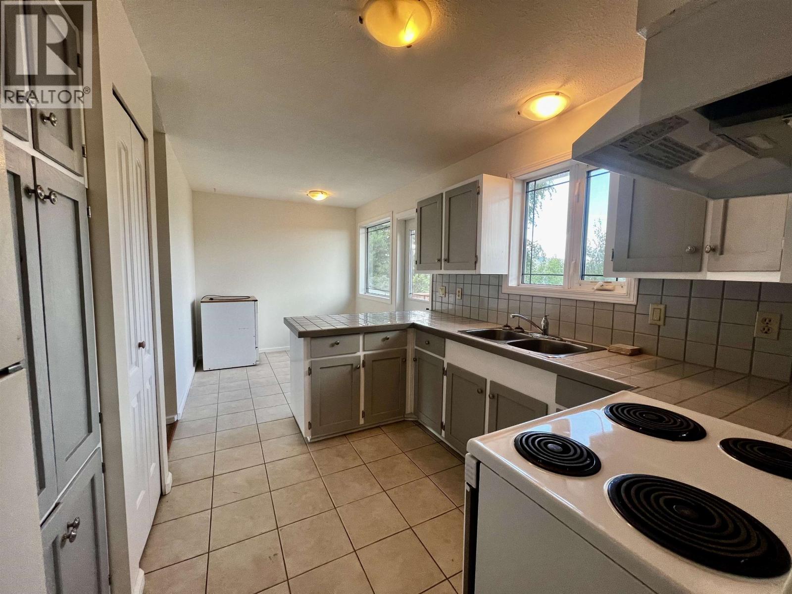 525 TUNASA DRIVE, Fraser Lake