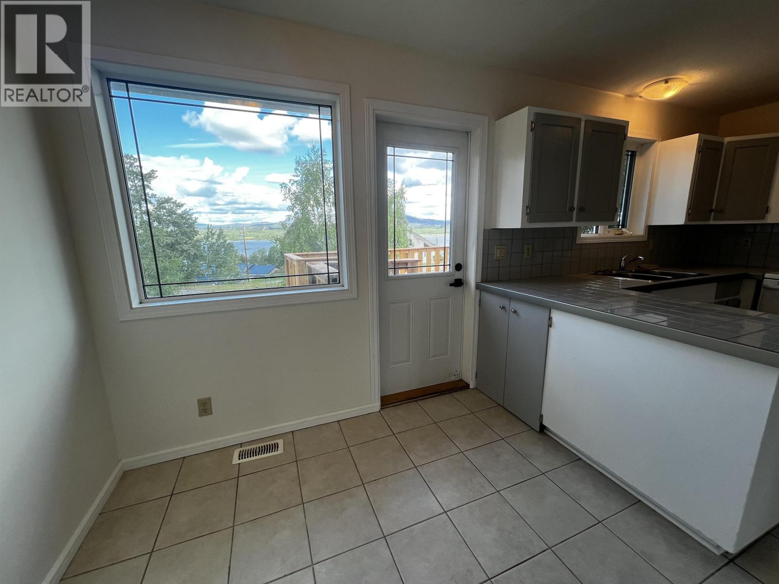 525 TUNASA DRIVE, Fraser Lake