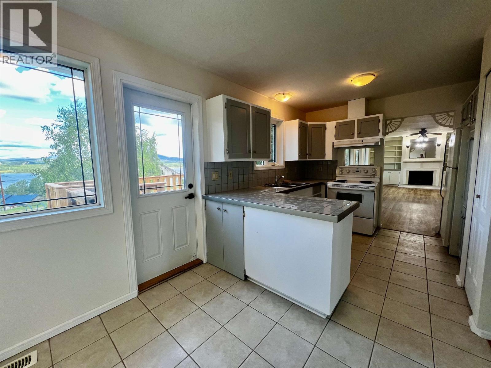 525 TUNASA DRIVE, Fraser Lake