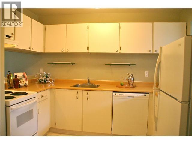Photo 5 of 402 1050 Broughton Street, Vancouver BC