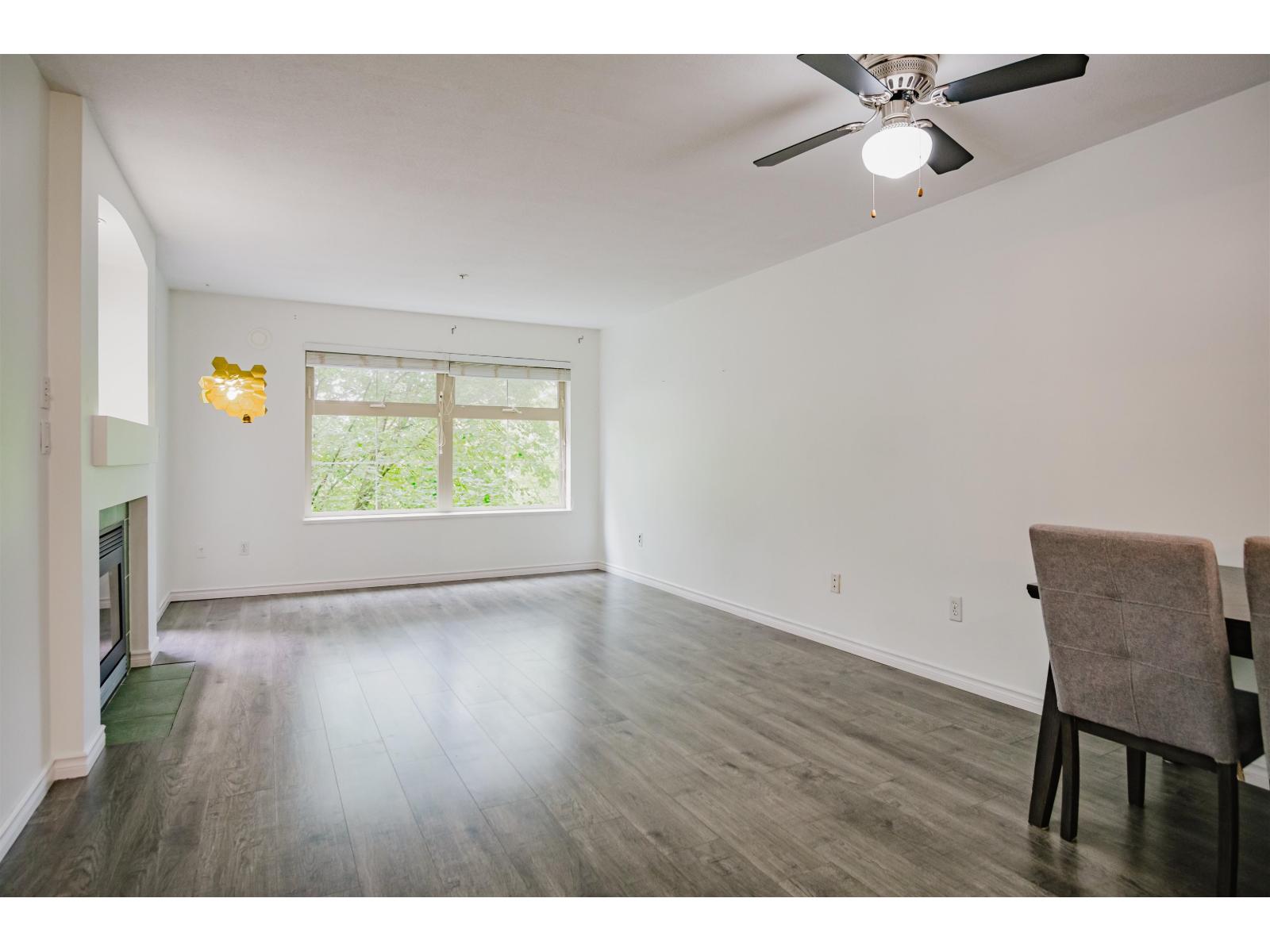 Photo 11 of 307 15210 Guildford Drive, Surrey BC