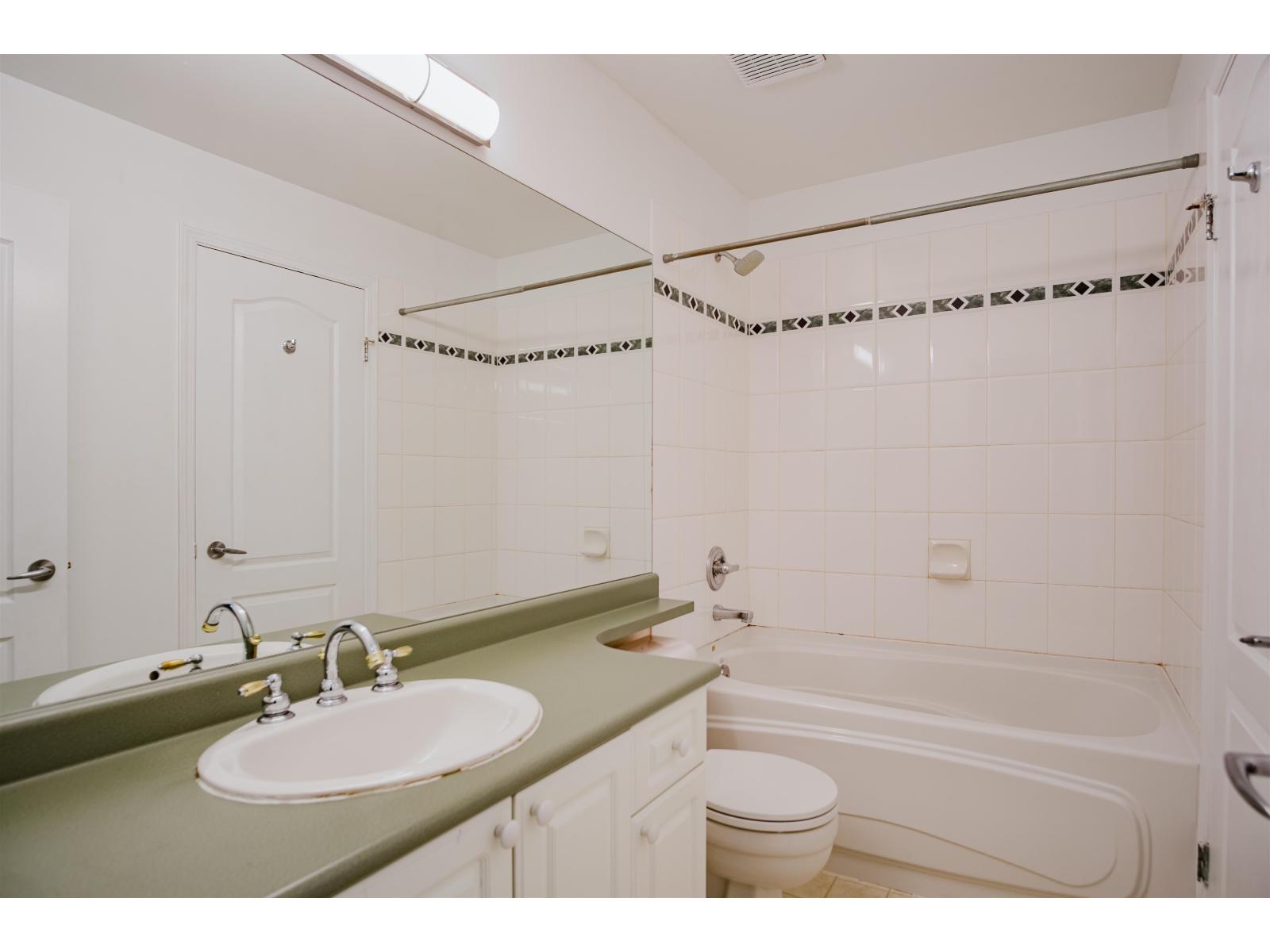 Photo 12 of 307 15210 Guildford Drive, Surrey BC