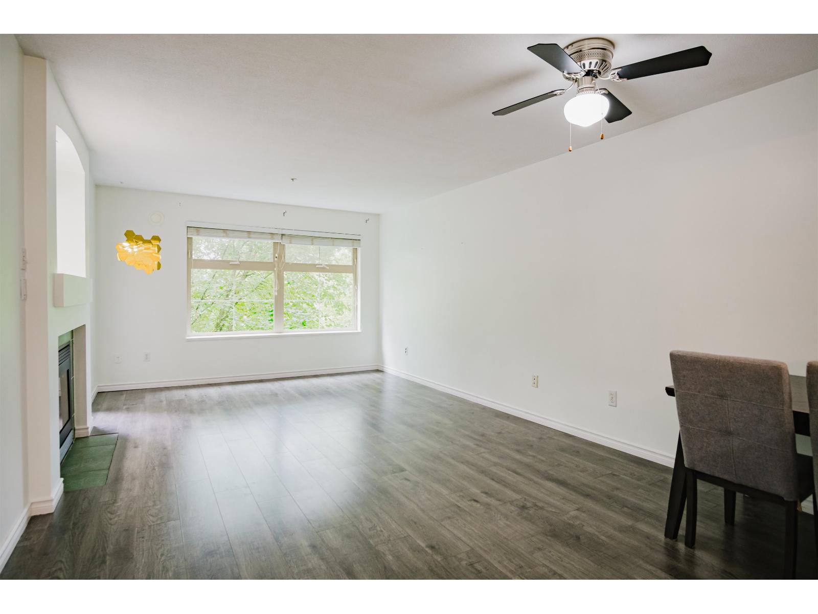 Photo 9 of 307 15210 Guildford Drive, Surrey BC