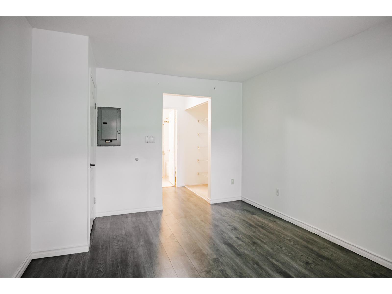 Photo 13 of 307 15210 Guildford Drive, Surrey BC