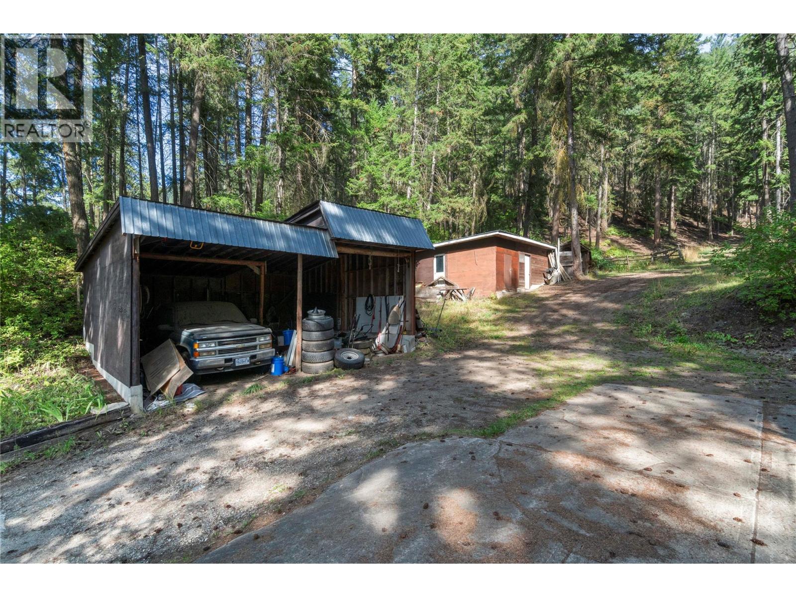 Photo 10 of 1476 Vella Road, Tappen BC
