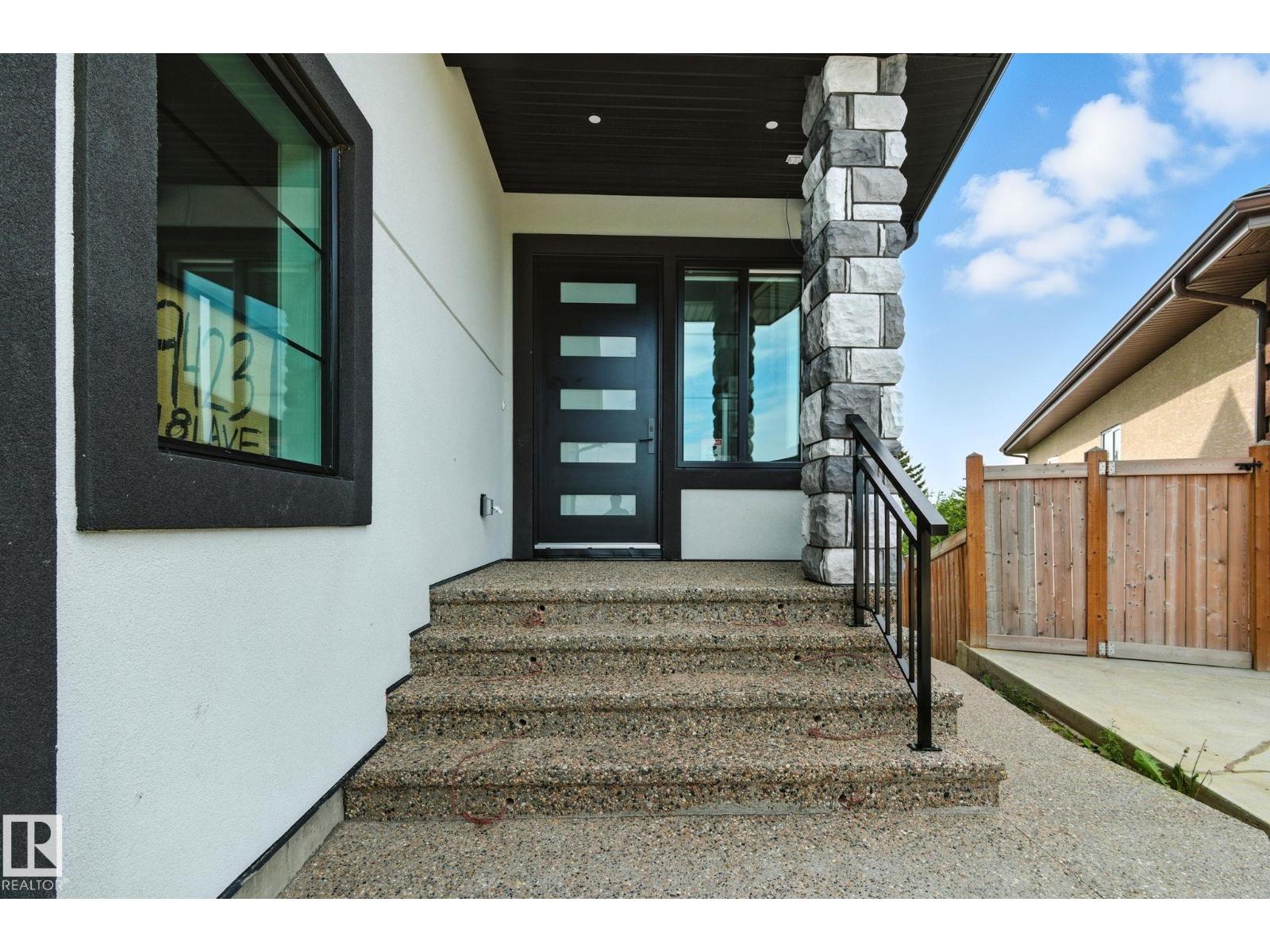 Photo 2 of 9423 181 Av Nw, Edmonton AB