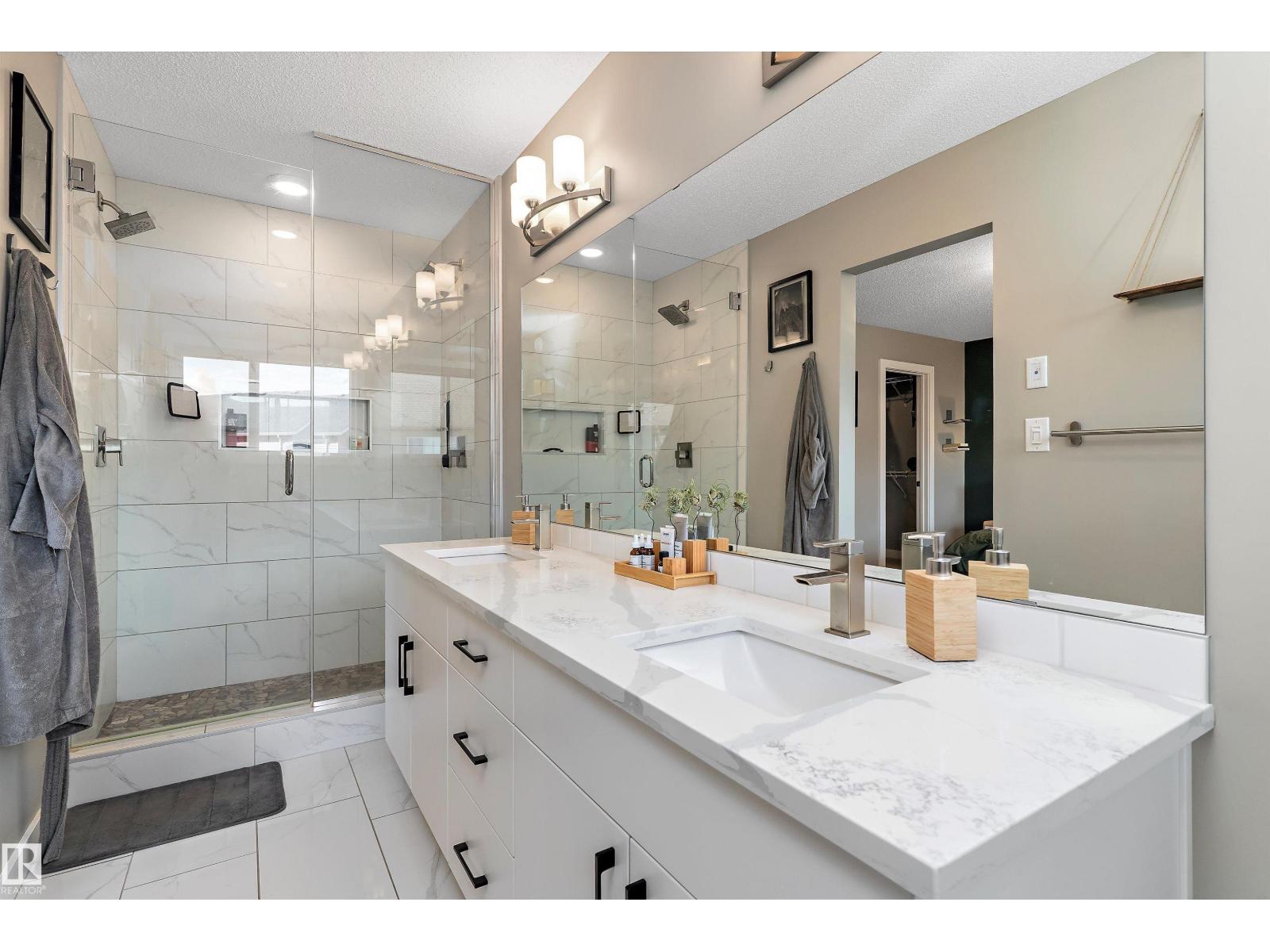 Photo 23 of 1615 202 St Nw, Edmonton AB