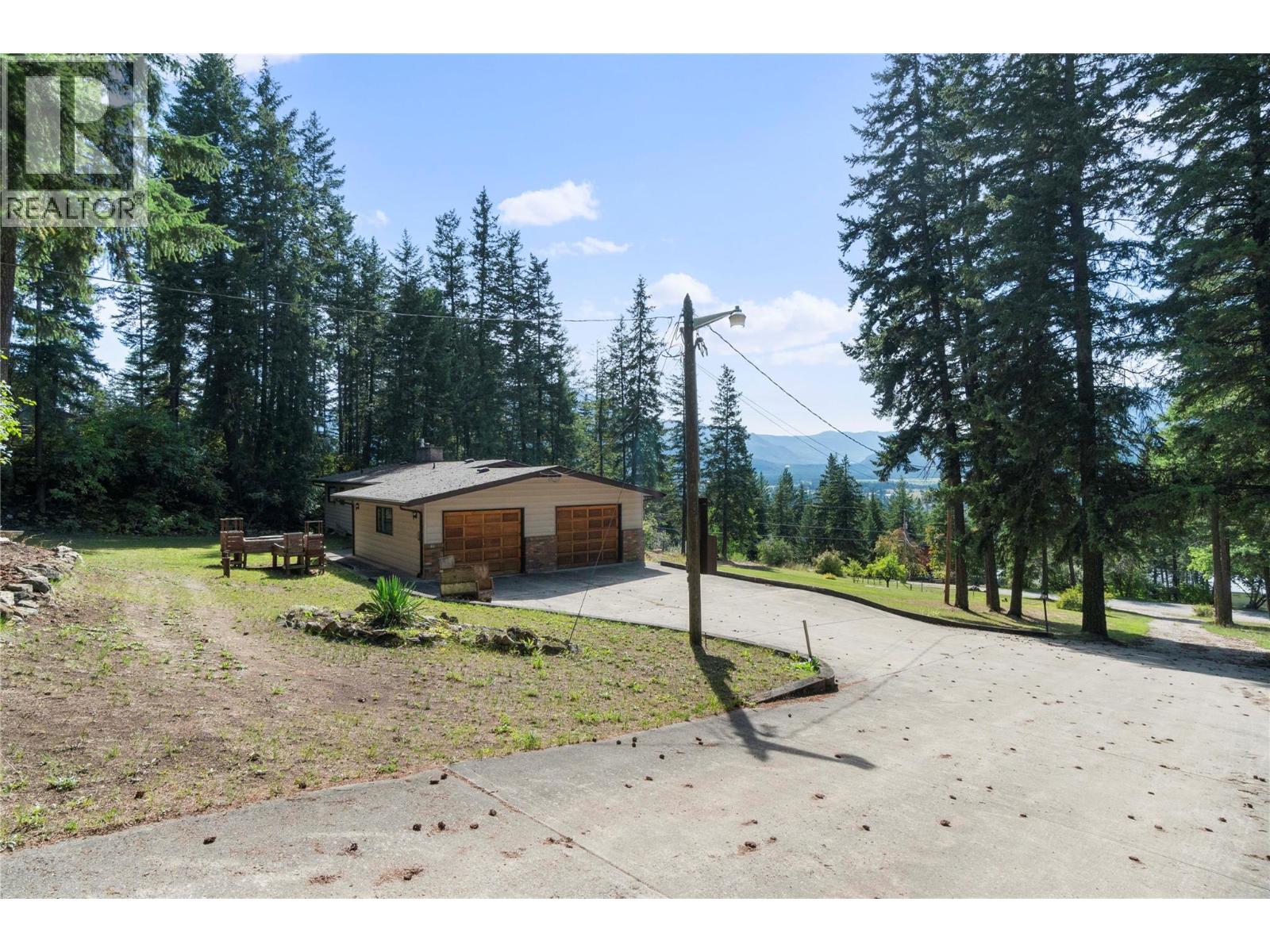 Photo 8 of 1476 Vella Road, Tappen BC