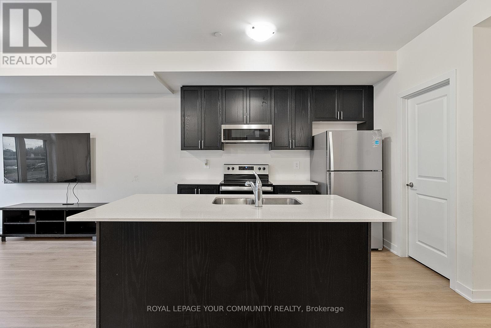 Photo 5 of 117 755 Omega Drive, Pickering ON