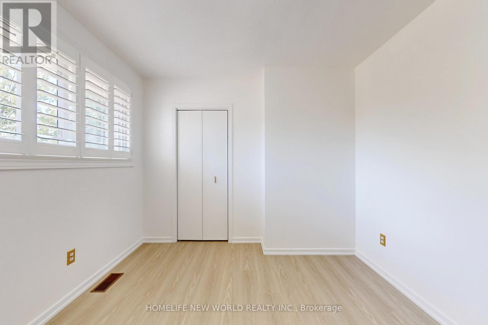 Photo 32 of 436 Arnhem Drive, Oshawa ON