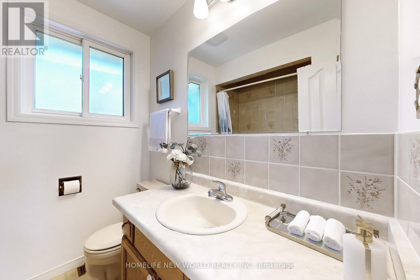 Photo 33 of 436 Arnhem Drive, Oshawa ON