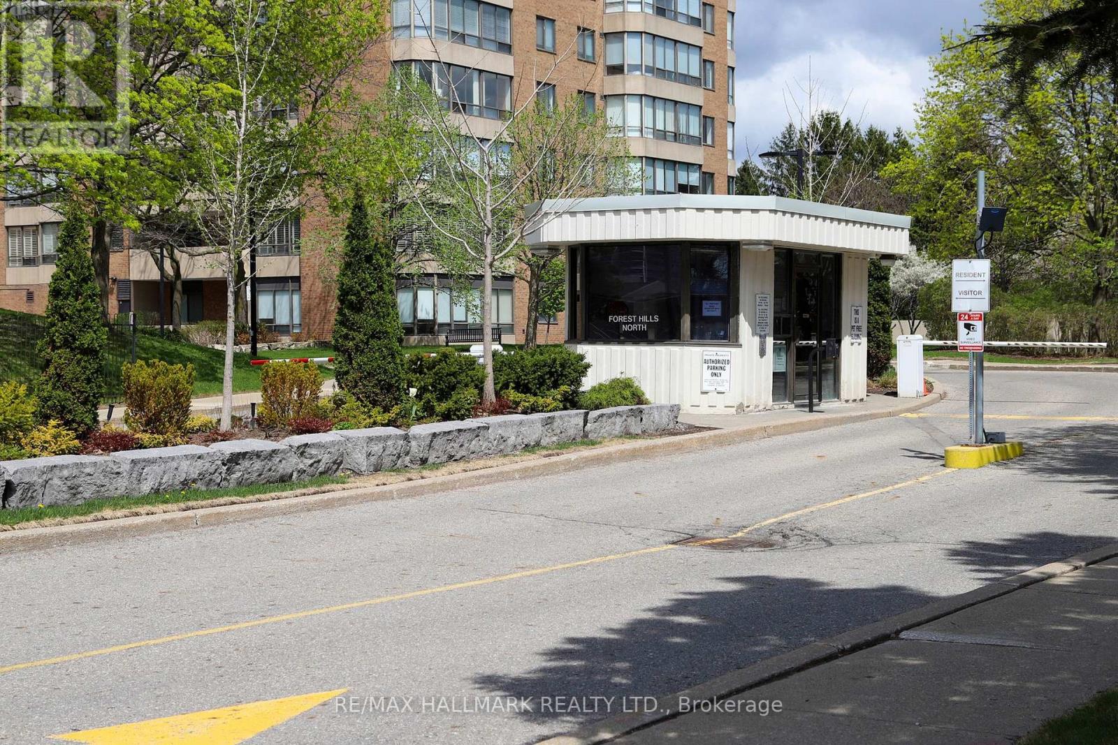 Photo 1 of 912 7601 Bathurst Street, Vaughan ON