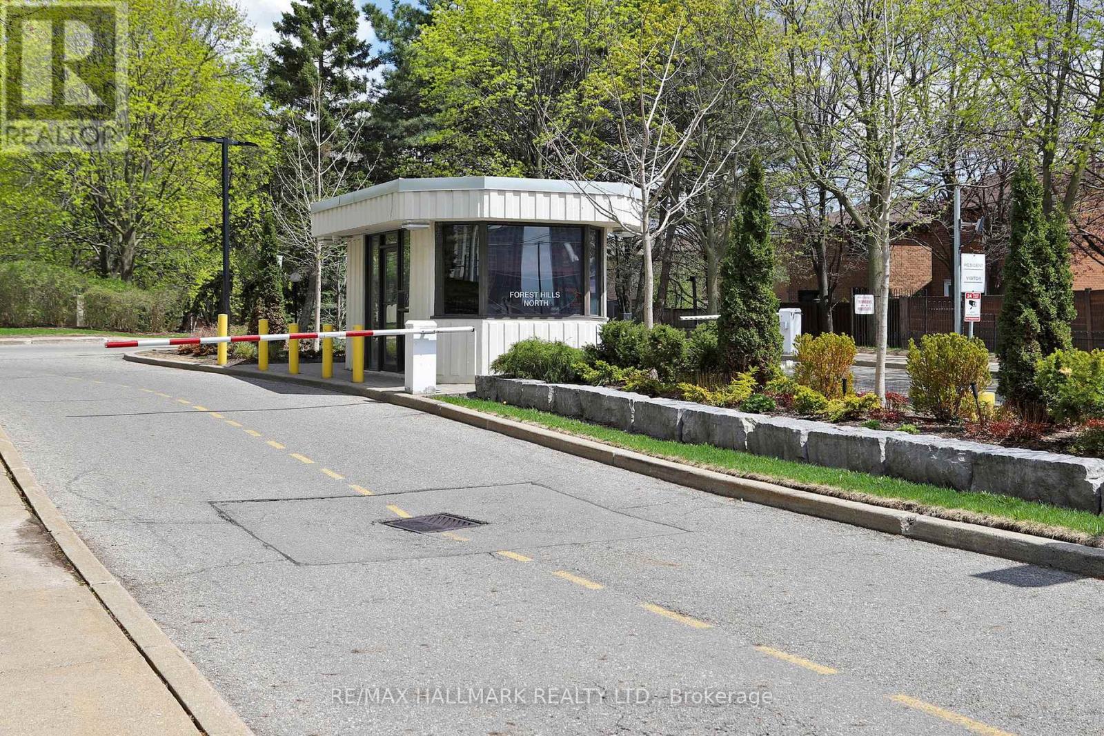 Photo 4 of 912 7601 Bathurst Street, Vaughan ON