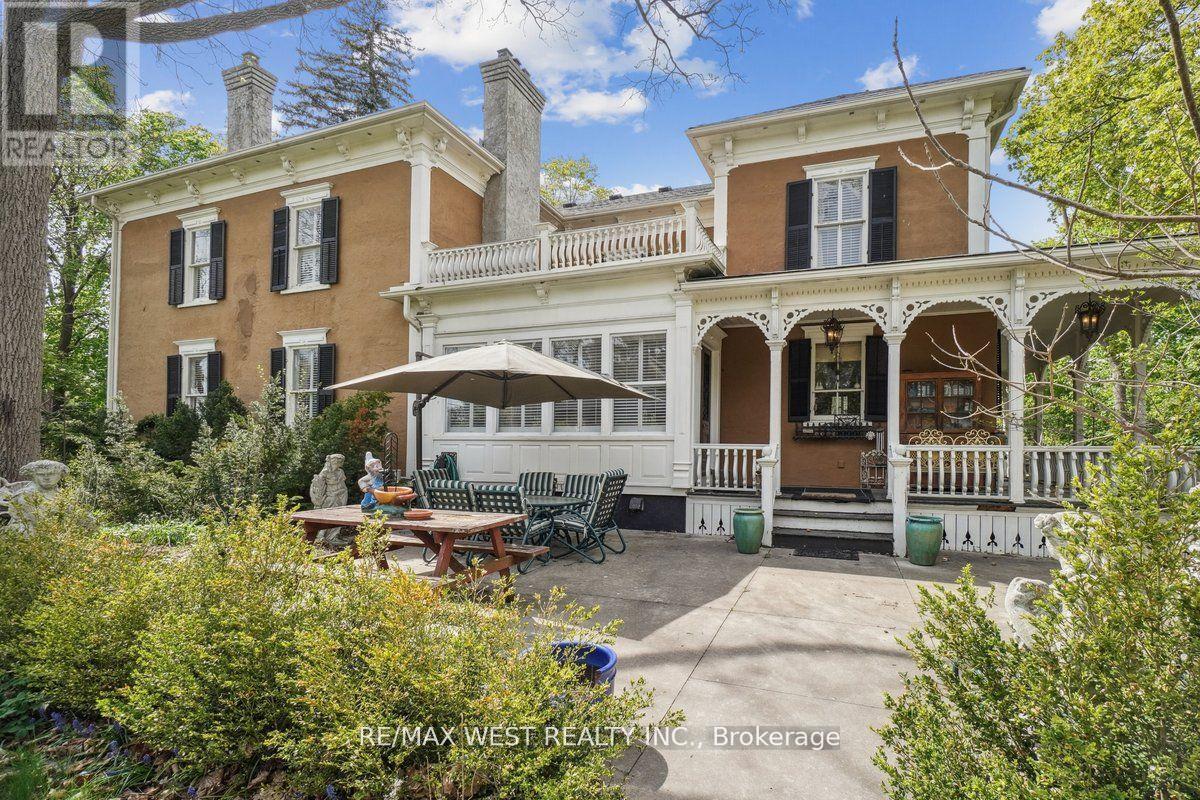 Photo 4 of 103 Thomas Street, Milton ON