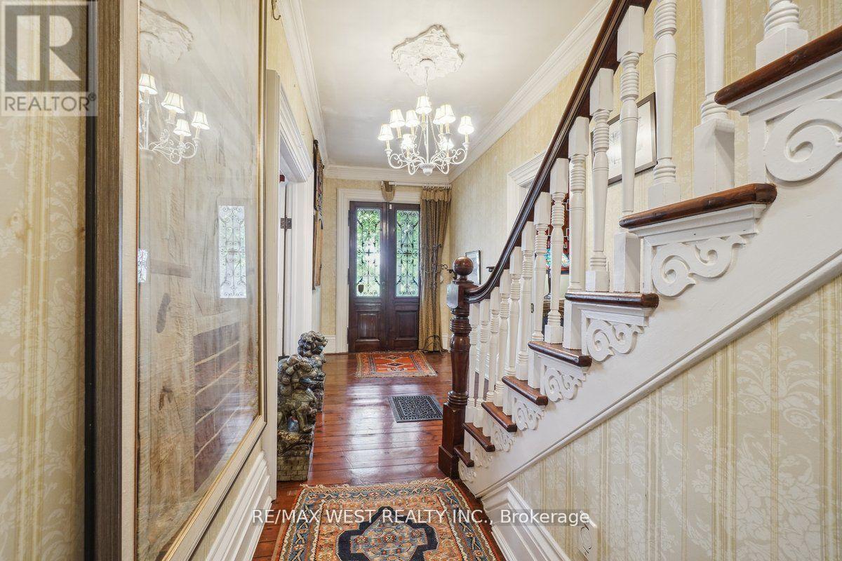 Photo 12 of 103 Thomas Street, Milton ON