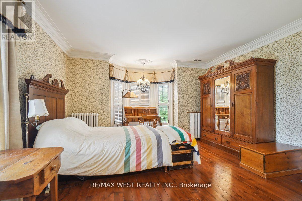 Photo 10 of 103 Thomas Street, Milton ON