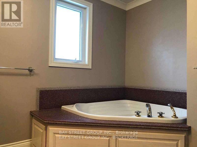Photo 13 of 1523 Duncan Road, Oakville ON