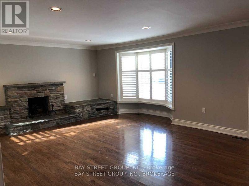 Photo 3 of 1523 Duncan Road, Oakville ON