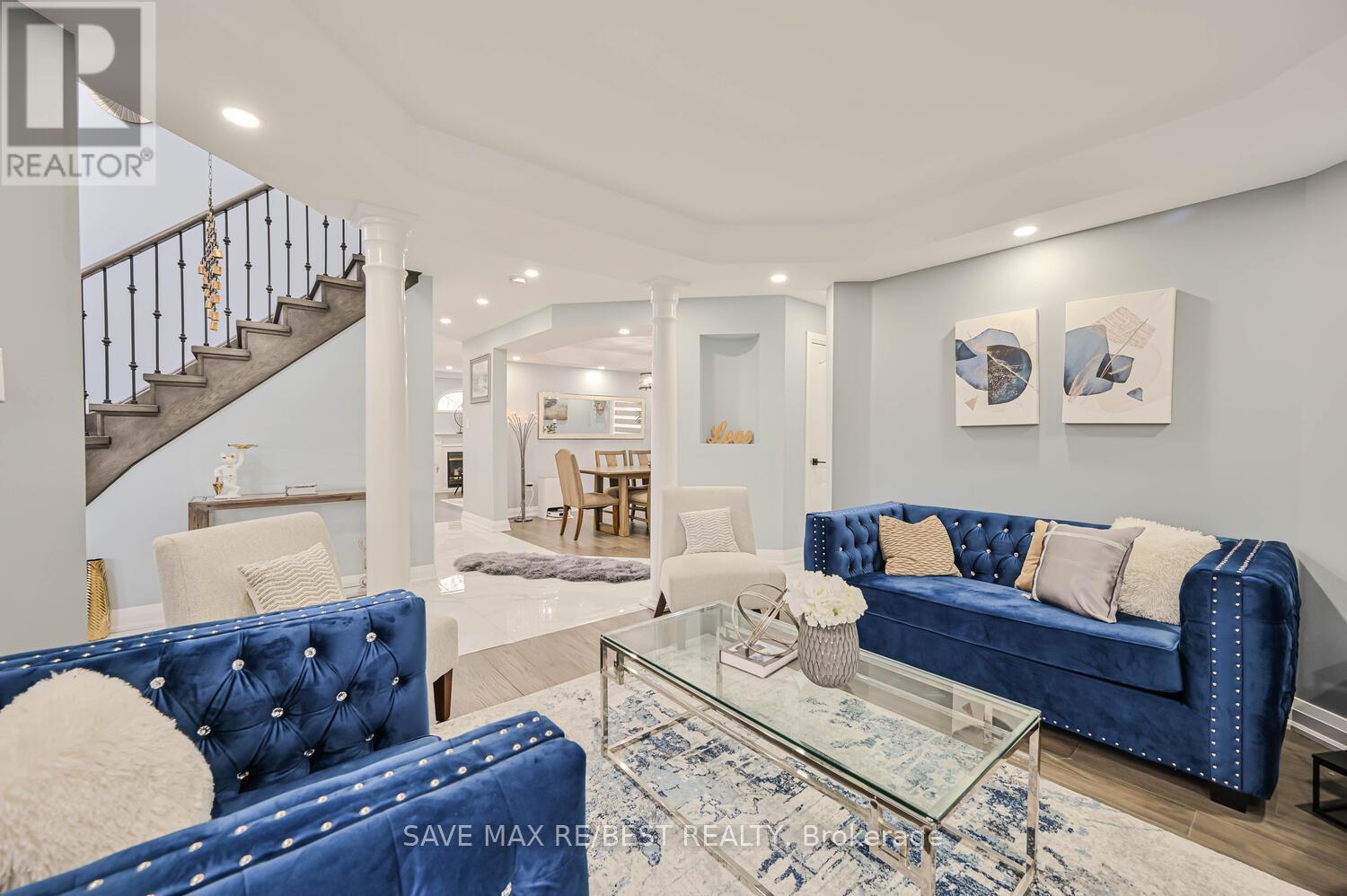 Photo 10 of 29 Baccarat Crescent, Brampton ON