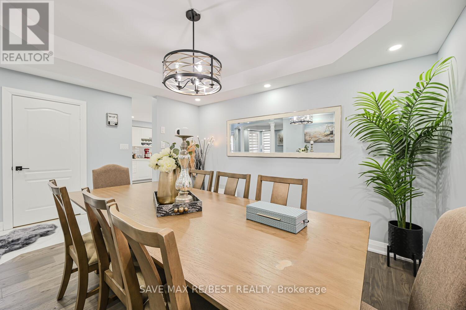 Photo 12 of 29 Baccarat Crescent, Brampton ON