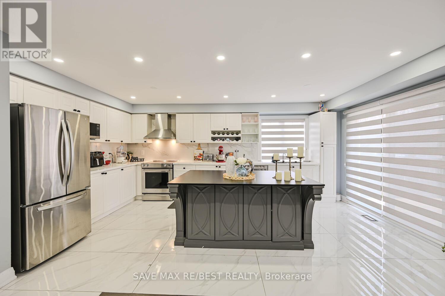 Photo 16 of 29 Baccarat Crescent, Brampton ON
