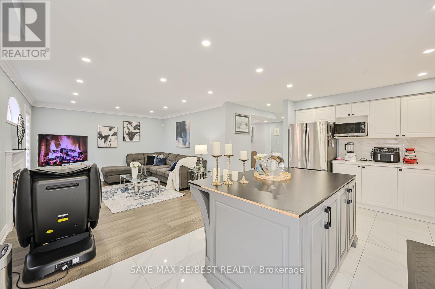 Photo 18 of 29 Baccarat Crescent, Brampton ON