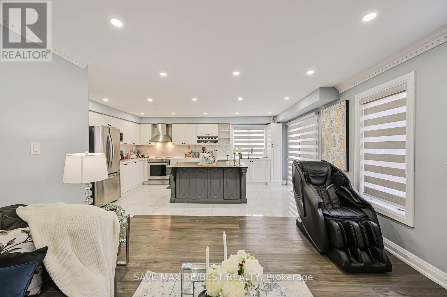 Photo 21 of 29 Baccarat Crescent, Brampton ON
