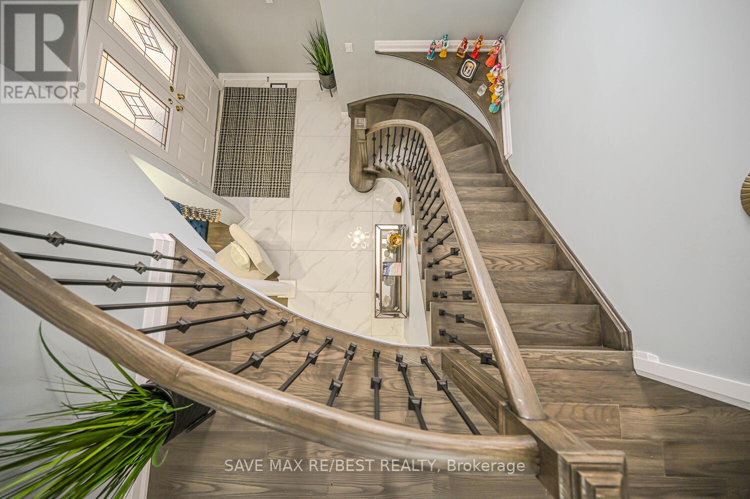 Photo 24 of 29 Baccarat Crescent, Brampton ON