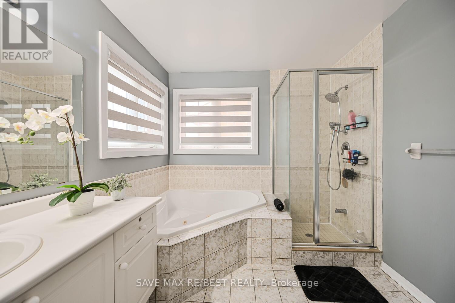 Photo 31 of 29 Baccarat Crescent, Brampton ON