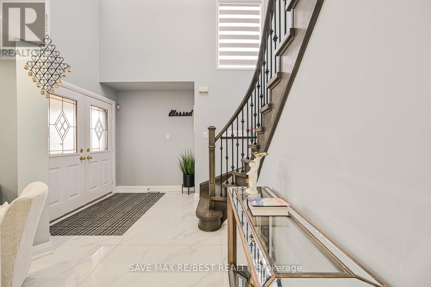 Photo 6 of 29 Baccarat Crescent, Brampton ON