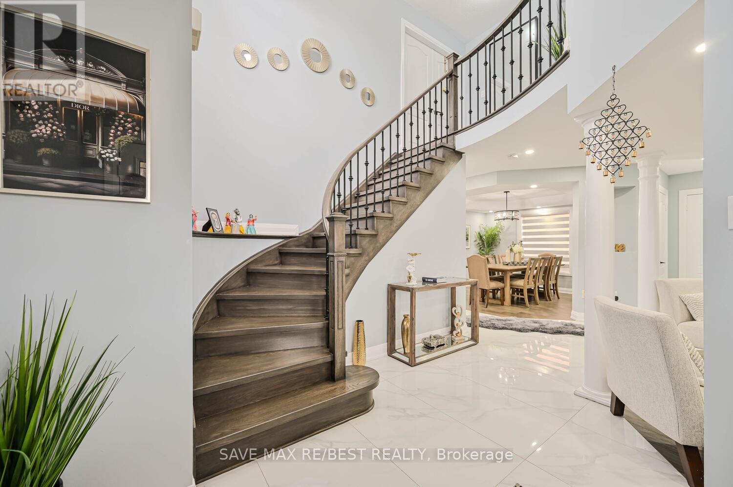 Photo 7 of 29 Baccarat Crescent, Brampton ON