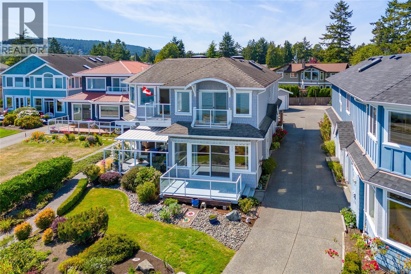  9460 Lochside Drive, Sidney