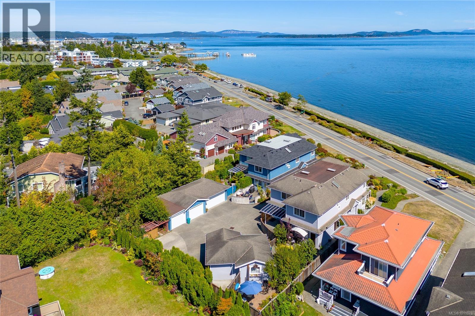  9460 Lochside Drive, Sidney