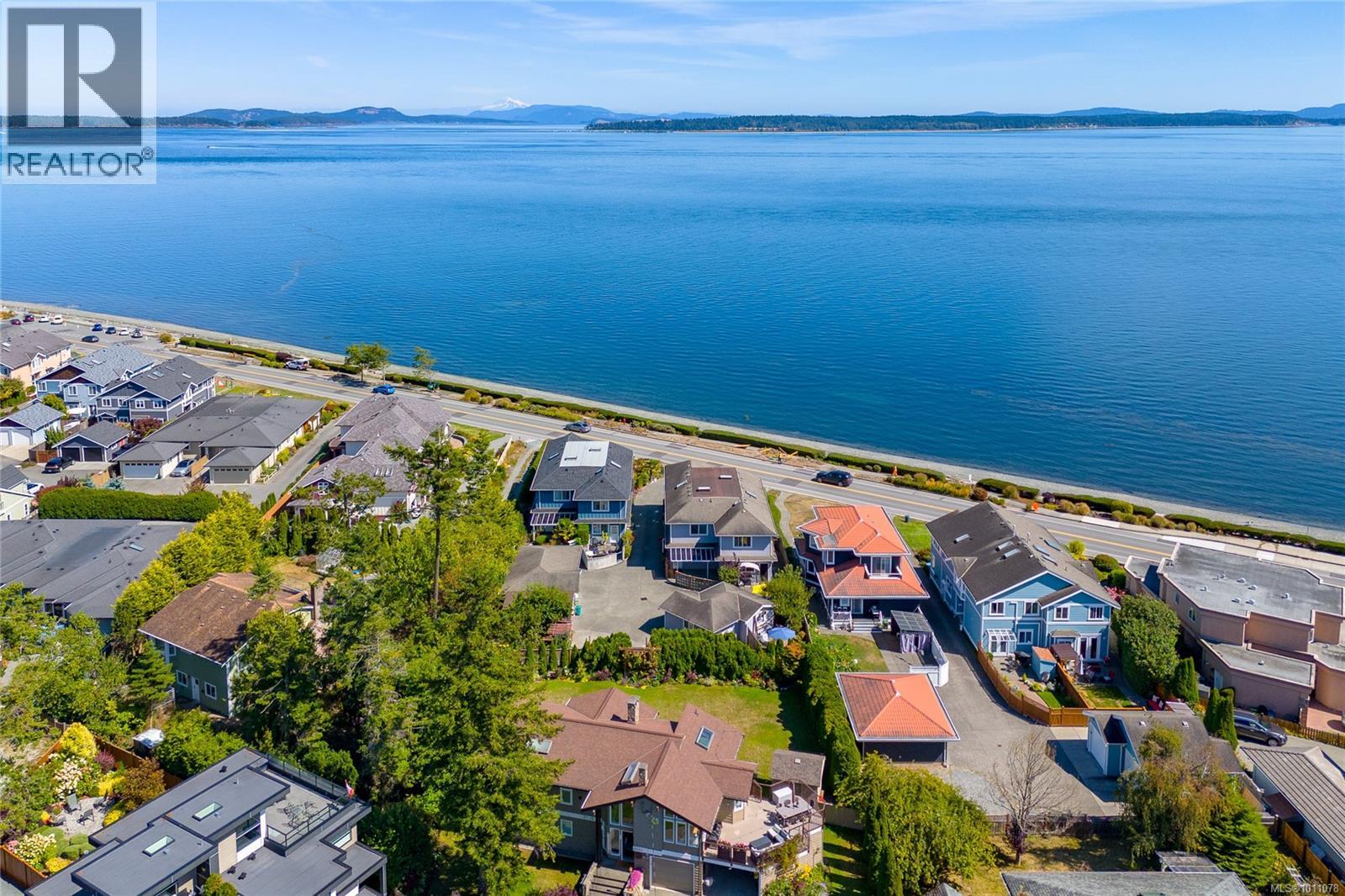  9460 Lochside Drive, Sidney