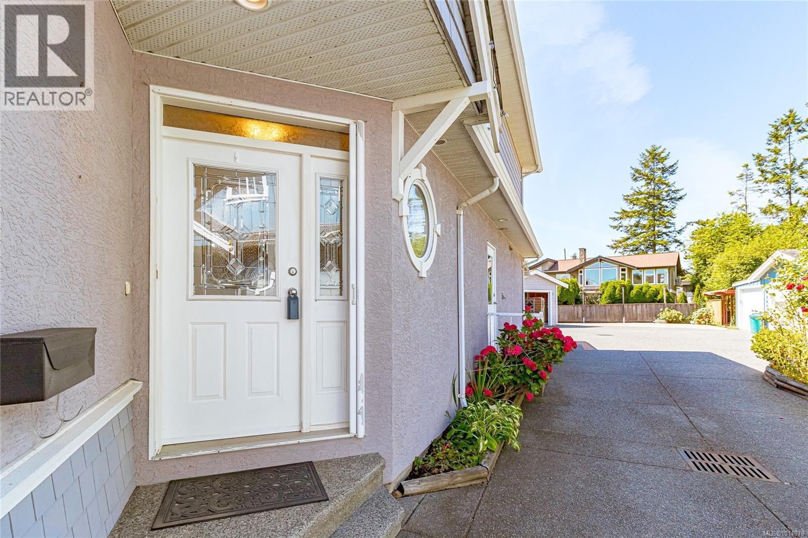  9460 Lochside Drive, Sidney