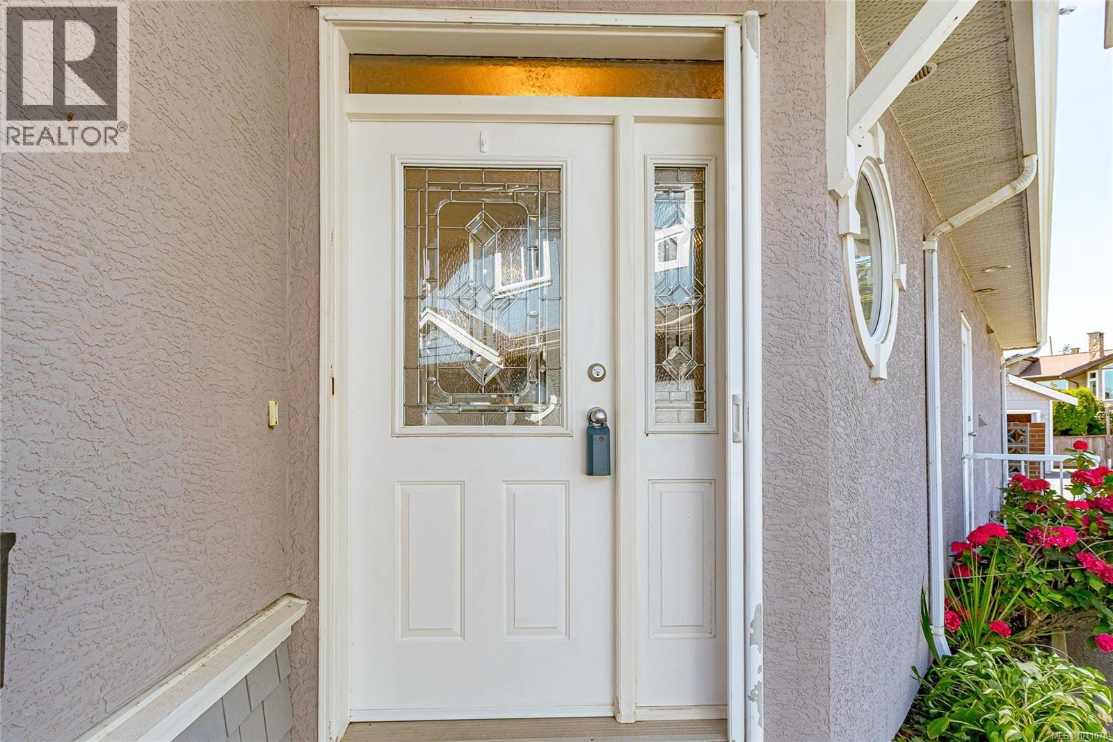  9460 Lochside Drive, Sidney