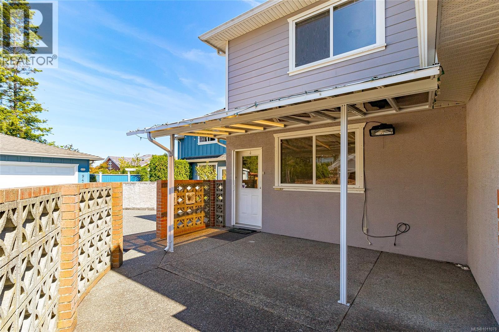  9460 Lochside Drive, Sidney
