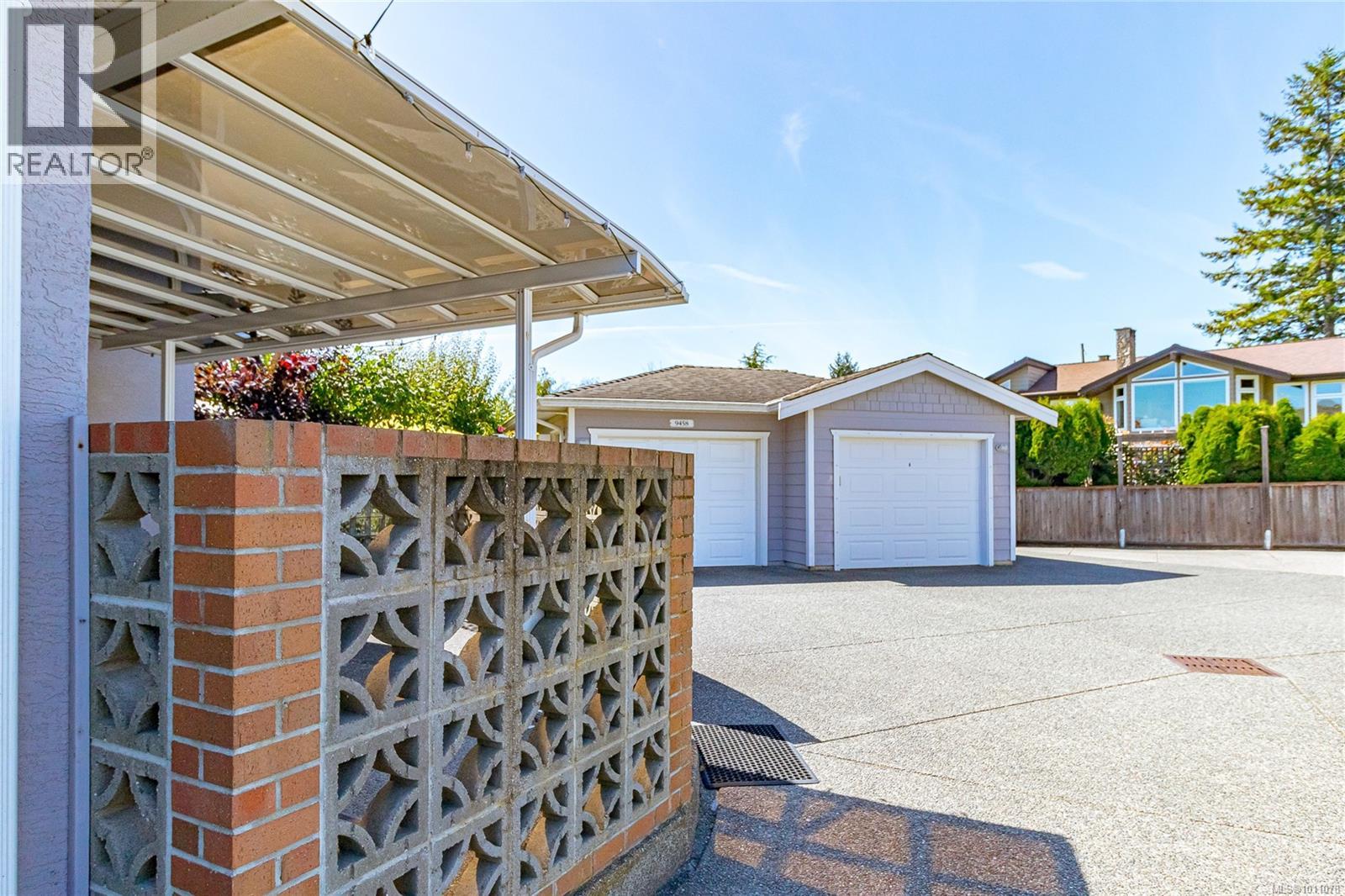  9460 Lochside Drive, Sidney
