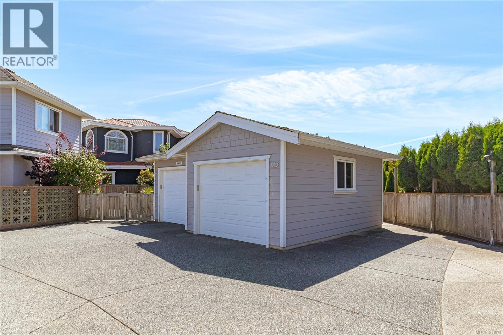  9460 Lochside Drive, Sidney