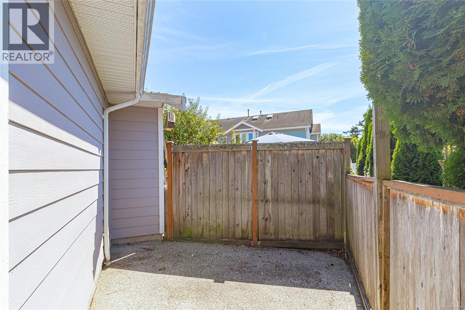  9460 Lochside Drive, Sidney