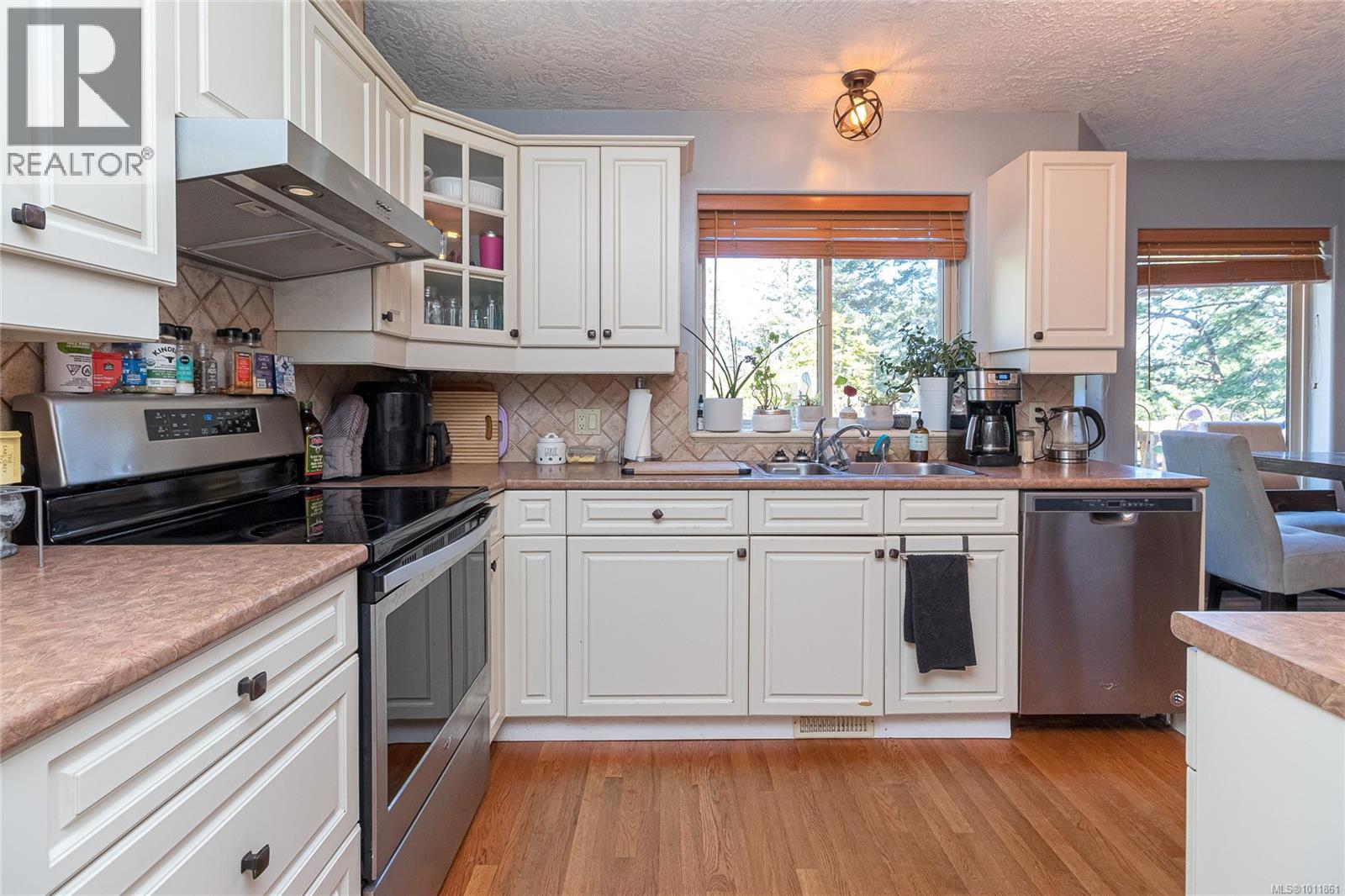 Photo 9 of 4875 Ambience Pl, Sooke BC