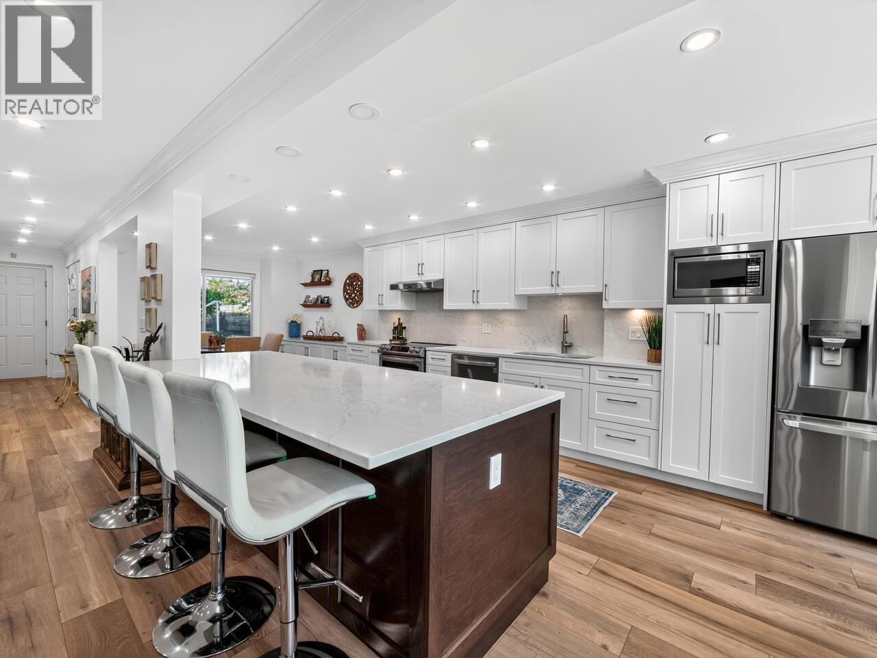 Photo 1 of 29 72 Jamieson Court, New Westminster BC
