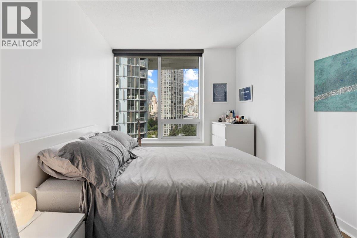 Photo 11 of 1611 68 Smithe Street, Vancouver BC