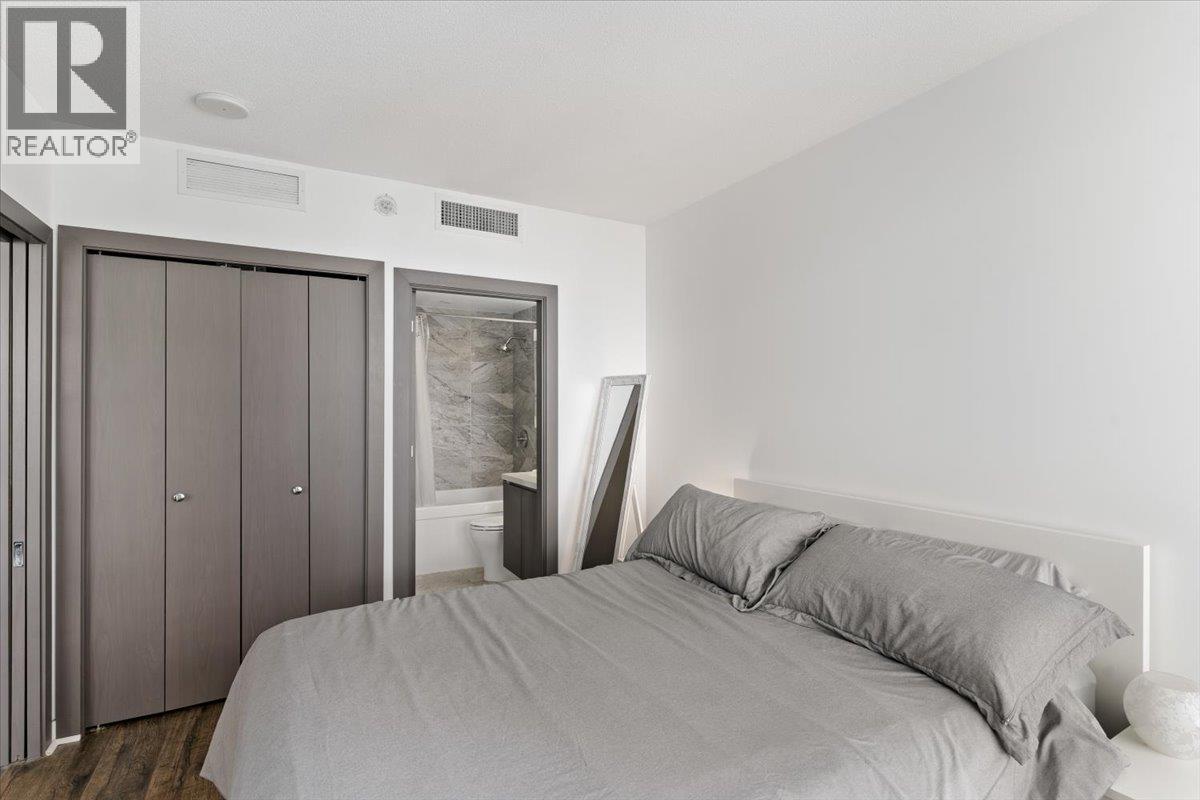 Photo 12 of 1611 68 Smithe Street, Vancouver BC