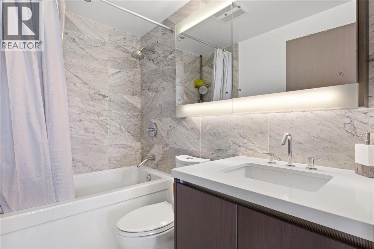 Photo 14 of 1611 68 Smithe Street, Vancouver BC