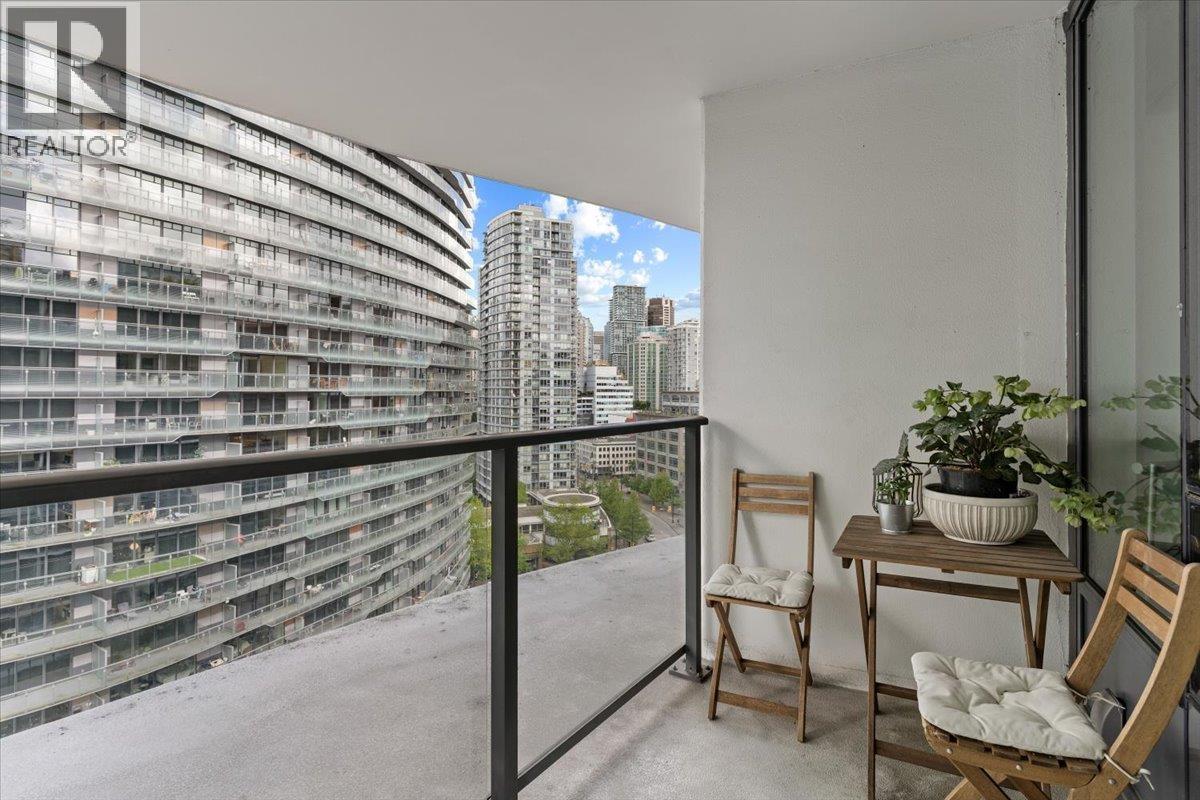 Photo 18 of 1611 68 Smithe Street, Vancouver BC