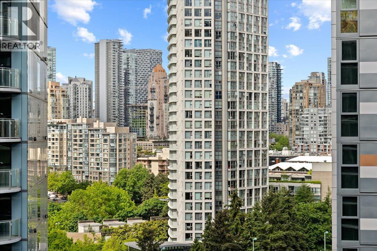 Photo 19 of 1611 68 Smithe Street, Vancouver BC