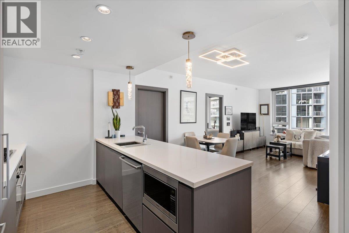 Photo 2 of 1611 68 Smithe Street, Vancouver BC