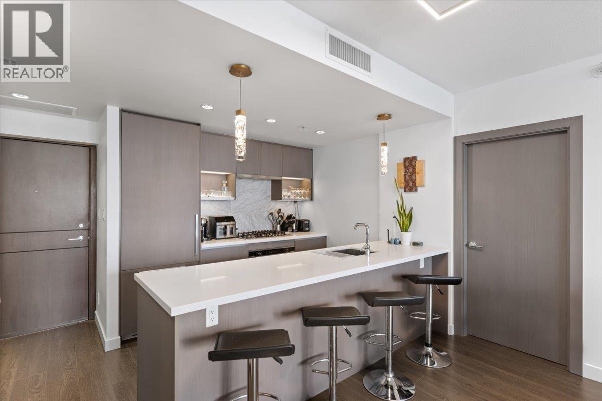 Photo 4 of 1611 68 Smithe Street, Vancouver BC