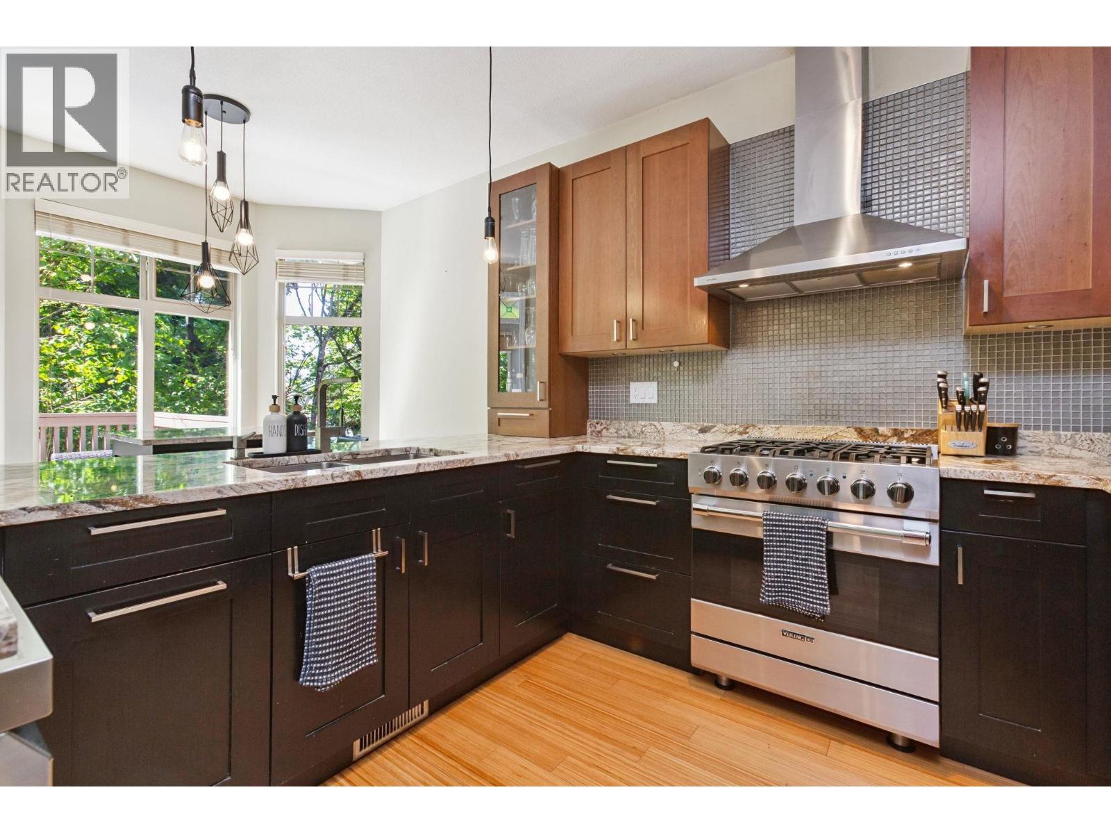Photo 2 of 15 8868 16th Avenue, Burnaby BC